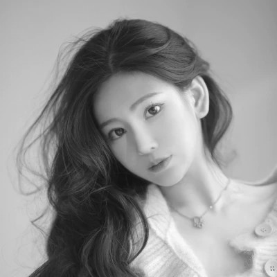 个性十足的黑白微信高清女头图片(图74)