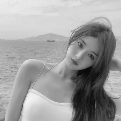 黑白女生微信头像(图53)