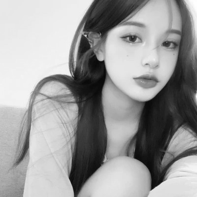 黑白女生微信头像(图28)