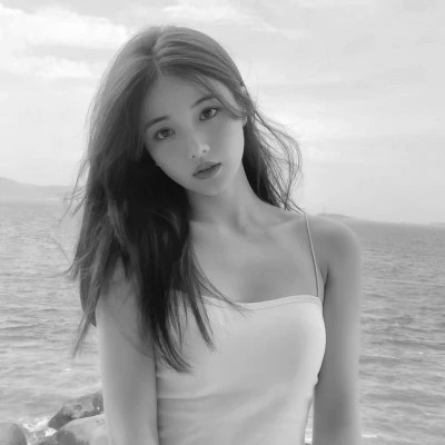 黑白女生微信头像(图52)