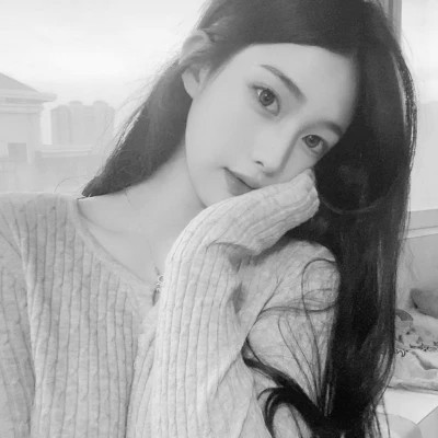 黑白女生微信头像(图92)