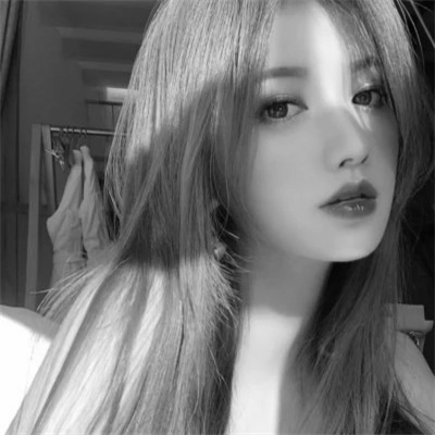 黑白女生微信头像(图46)