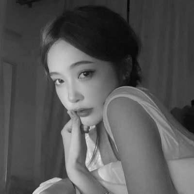 黑白女生微信头像(图64)