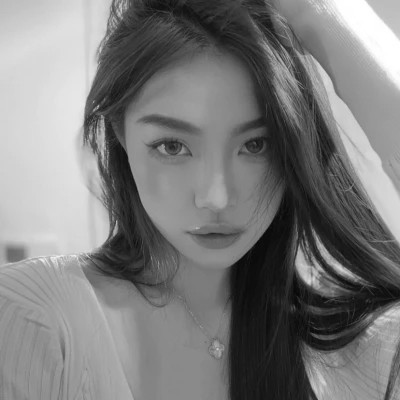 小众但大气的黑白ins风真人头像(图75)