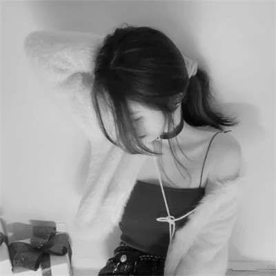 个性十足的黑白微信高清女头图片(图112)