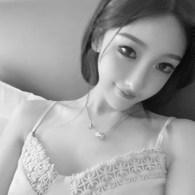 个性十足的黑白微信高清女头图片(图71)