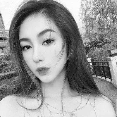 个性十足的黑白微信高清女头图片(图84)