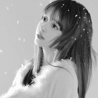 小众但大气的黑白ins风真人头像(图39)