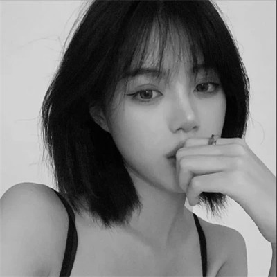 黑白女生微信头像(图98)