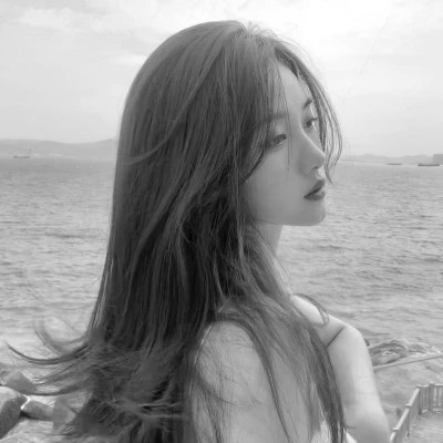 黑白女生微信头像(图58)