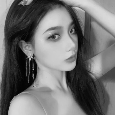黑白女生微信头像(图63)