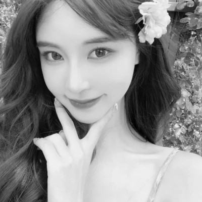 小众但大气的黑白ins风真人头像(图40)