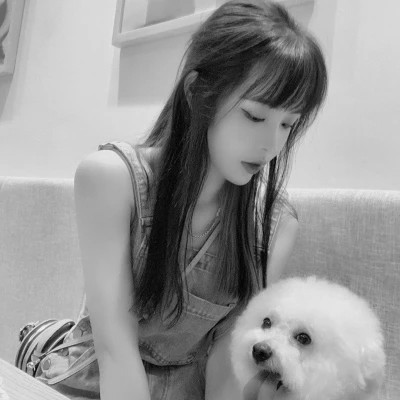 黑白女生微信头像(图84)