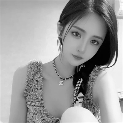 小众但大气的黑白ins风真人头像(图98)