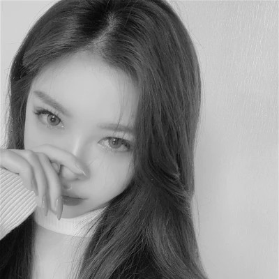 小众但大气的黑白ins风真人头像(图59)