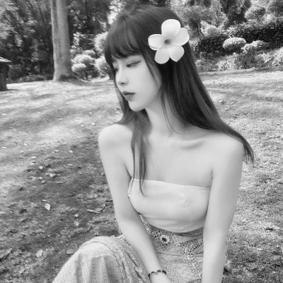 黑白女生微信头像(图71)
