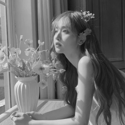 个性十足的黑白微信高清女头图片(图93)