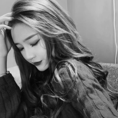 黑白女生微信头像(图27)