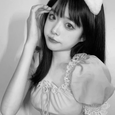 个性十足的黑白微信高清女头图片(图69)