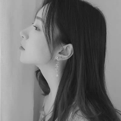 个性十足的黑白微信高清女头图片(图103)
