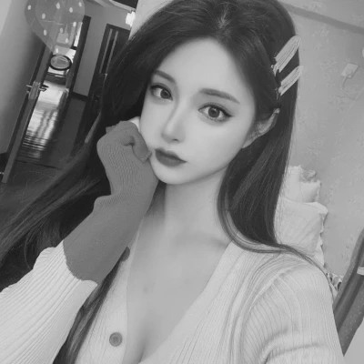 个性十足的黑白微信高清女头图片(图77)