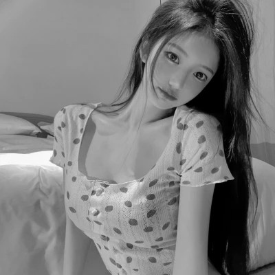 小众但大气的黑白ins风真人头像(图72)
