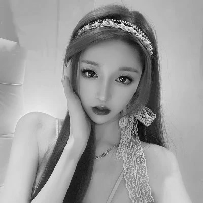 黑白女生微信头像(图41)