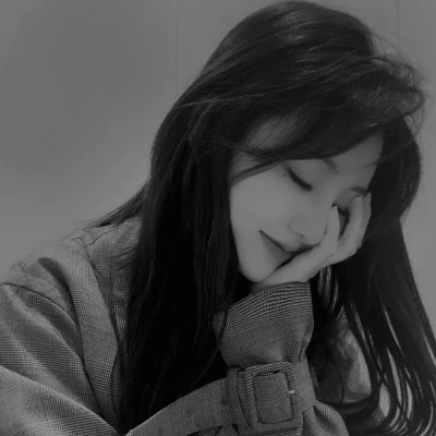 黑白女生微信头像(图89)