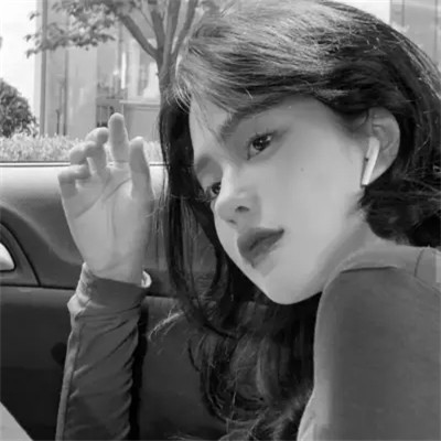 黑白女生微信头像(图99)