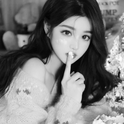 个性十足的黑白微信高清女头图片(图85)