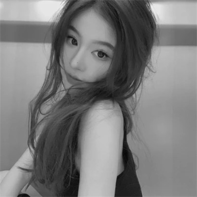 黑白女生微信头像(图105)