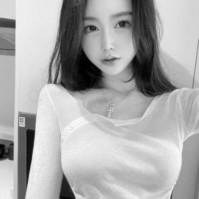 黑白女生微信头像(图51)