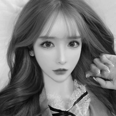 个性十足的黑白微信高清女头图片(图67)