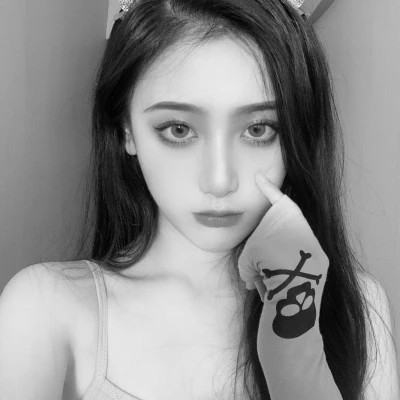黑白女生微信头像(图34)