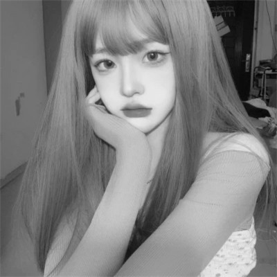 黑白女生微信头像(图47)