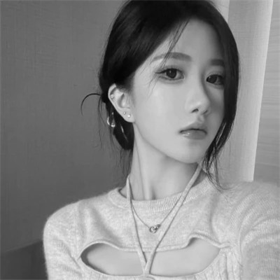 黑白女生微信头像(图88)