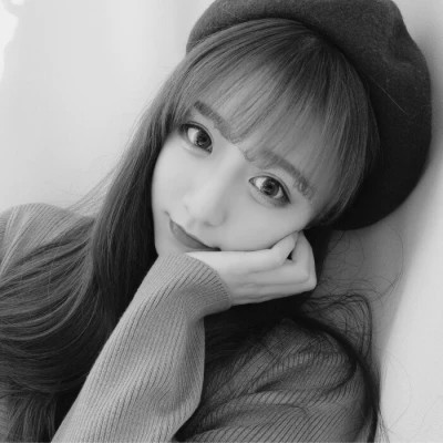 小众但大气的黑白ins风真人头像(图56)