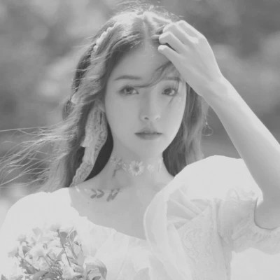 个性十足的黑白微信高清女头图片(图105)