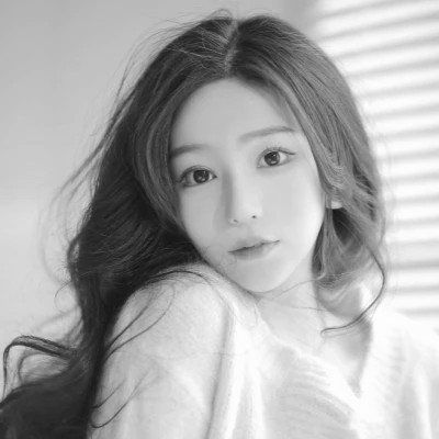 个性十足的黑白微信高清女头图片(图73)