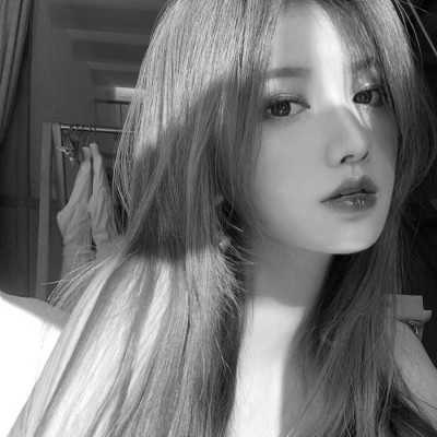 个性十足的黑白微信高清女头图片(图87)