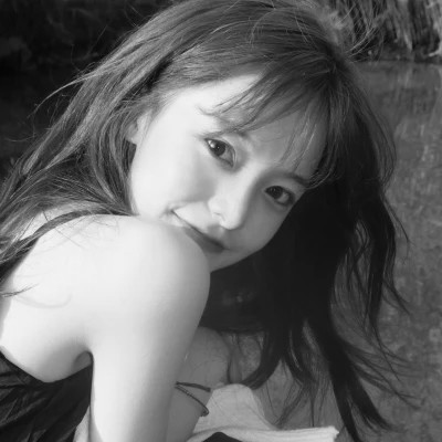 个性十足的黑白微信高清女头图片(图108)
