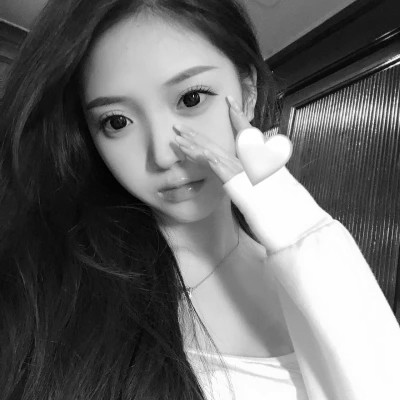 小众但大气的黑白ins风真人头像(图67)
