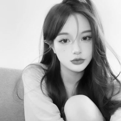 黑白女生微信头像(图29)