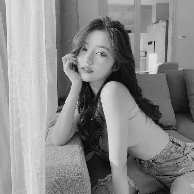 个性十足的黑白微信高清女头图片(图91)