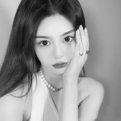 黑白女生微信头像(图32)