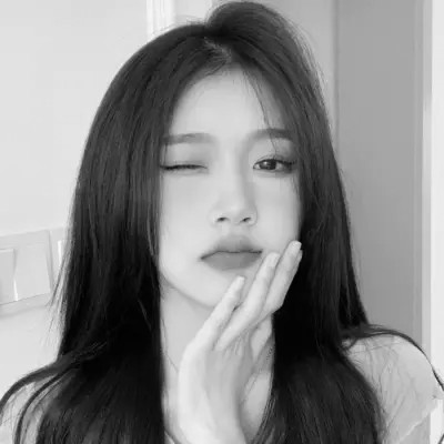 小众但大气的黑白ins风真人头像(图68)