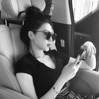 精选高质量黑白温柔女头(图1)