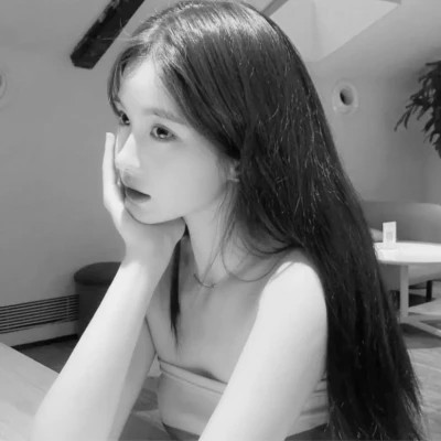 黑白女生微信头像(图56)