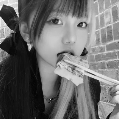 女生用的黑白头像(图35)