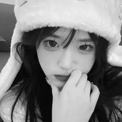 女生用的黑白头像(图31)